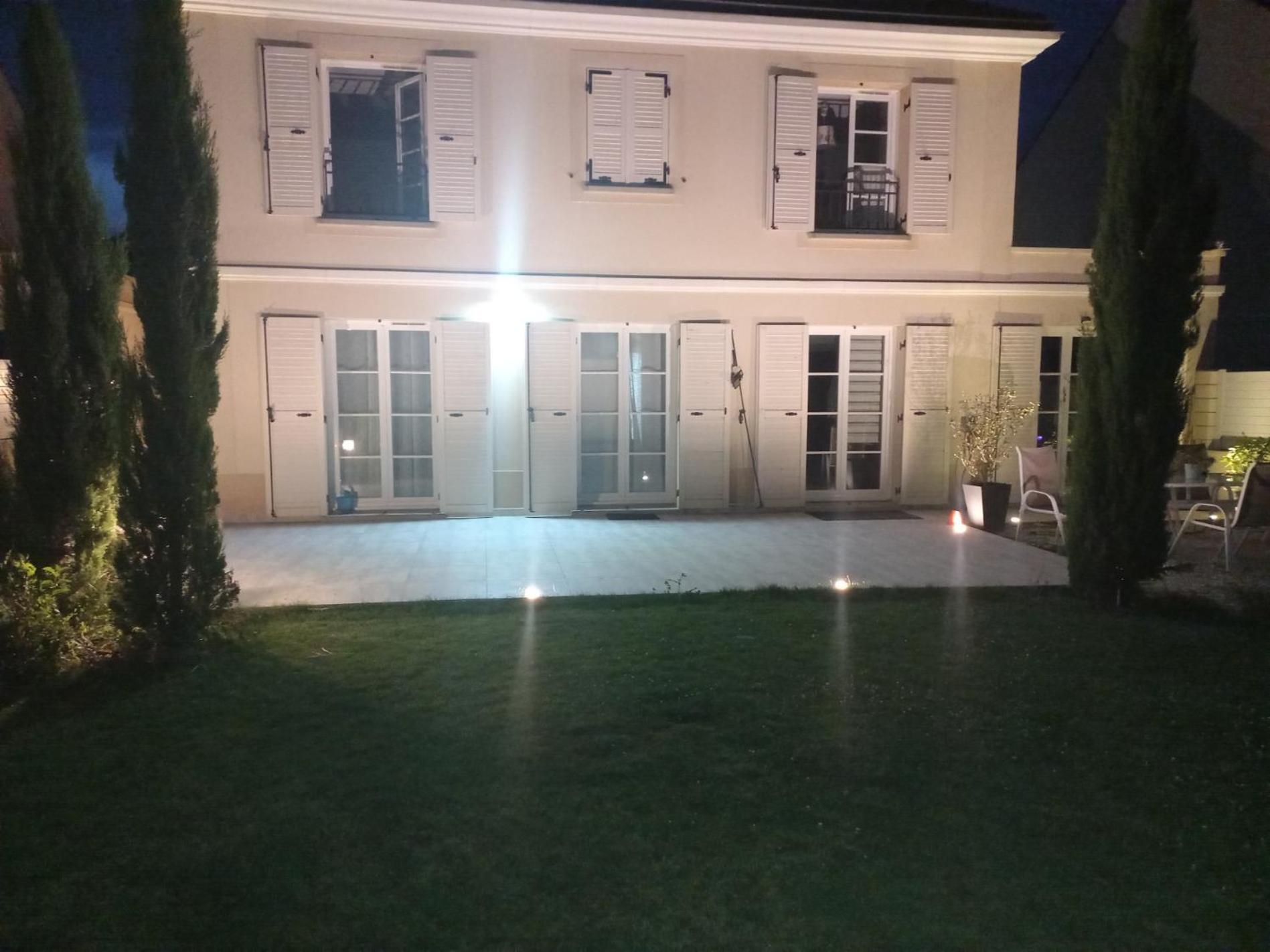 Luminary Night Suite Montévrain Exterior foto